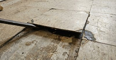 How to tell if floor tiles contain asbestos